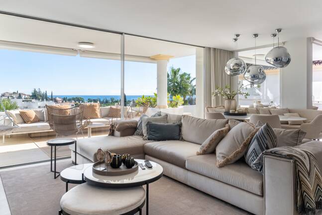 Luxuriöses Duplex-Penthouse mit atemberaubendem Meer- und Bergblick