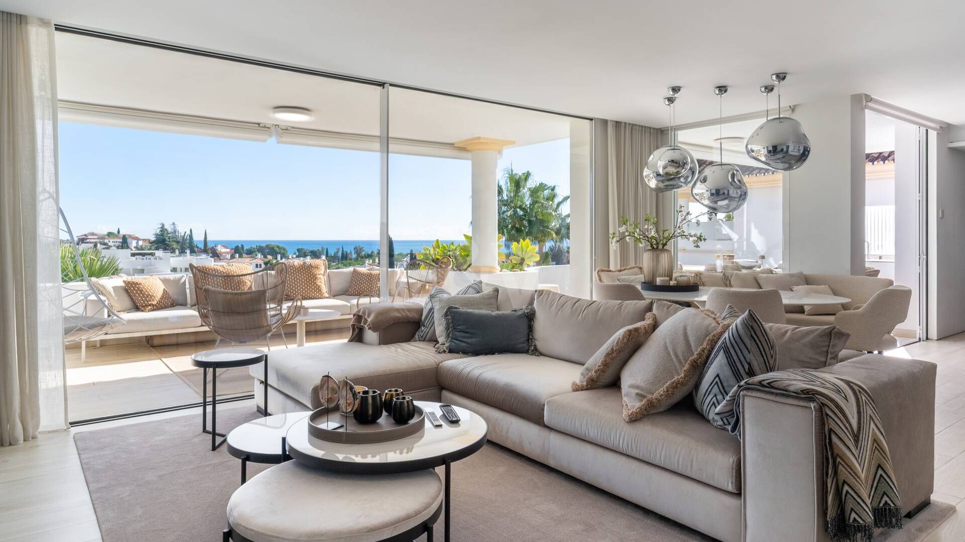 Ático dúplex de lujo con impresionantes vistas al mar y a la montaña