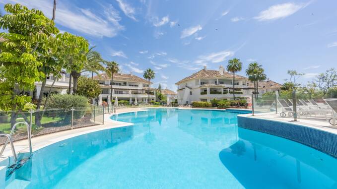 Penthouse Duplex Luxueux avec Mer et Montagne Vues