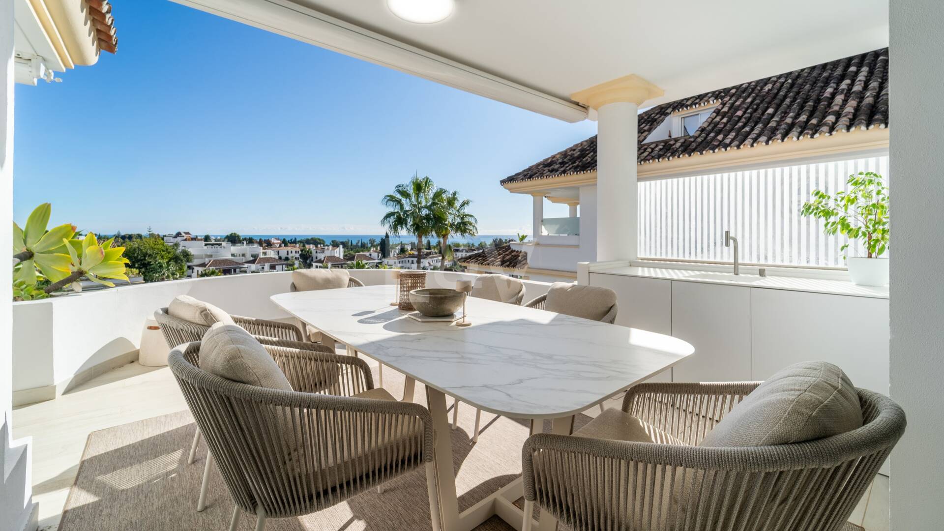 Luxuriöses Duplex-Penthouse mit atemberaubendem Meer- und Bergblick