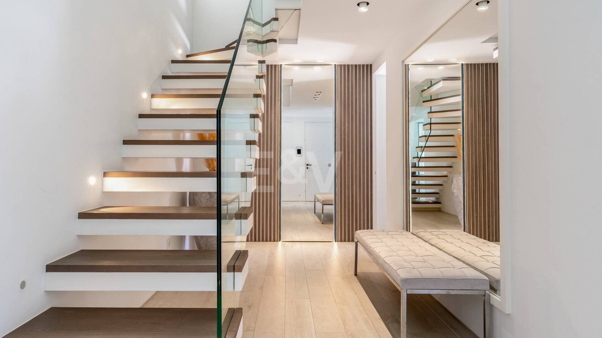 Luxuriöses Duplex-Penthouse mit atemberaubendem Meer- und Bergblick