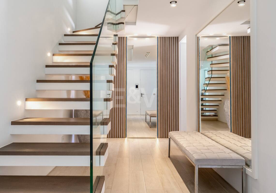 Penthouse Duplex Luxueux avec Mer et Montagne Vues