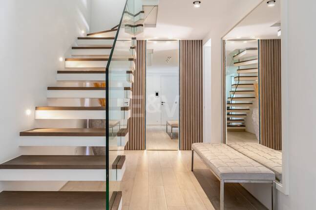 Luxuriöses Duplex-Penthouse mit atemberaubendem Meer- und Bergblick