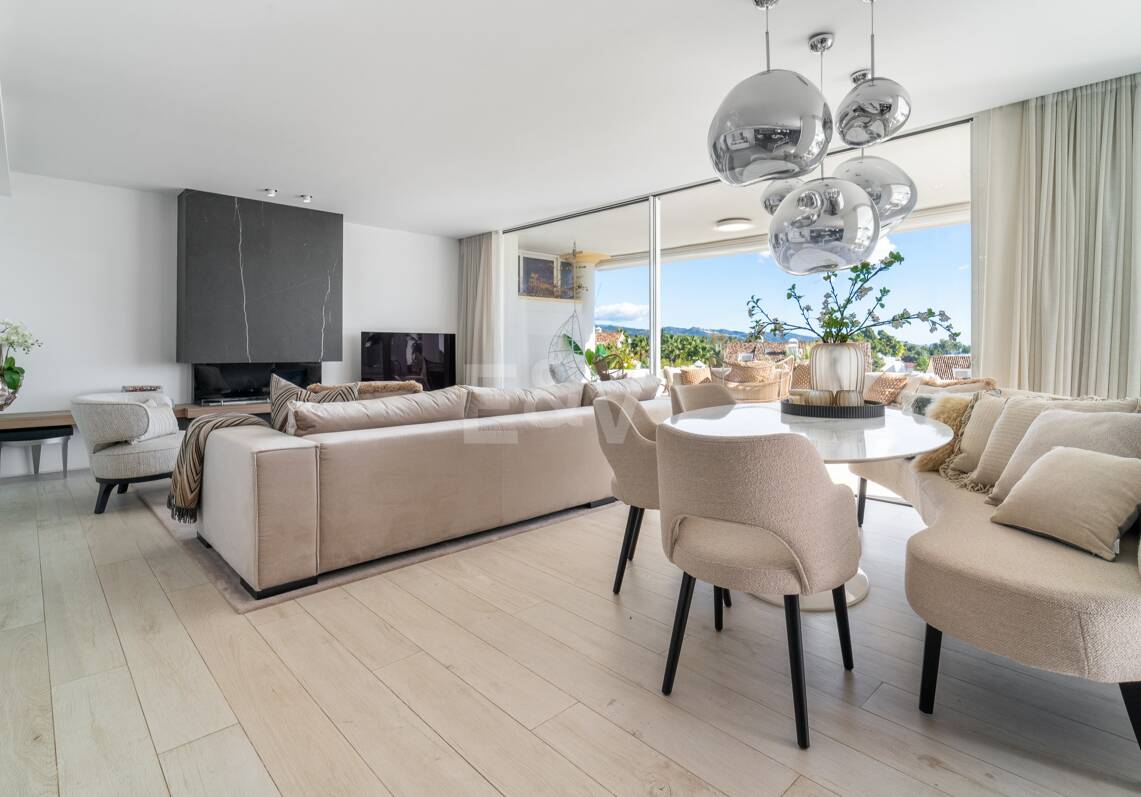 Penthouse Duplex Luxueux avec Mer et Montagne Vues