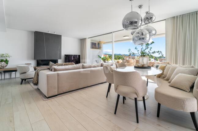 Luxuriöses Duplex-Penthouse mit atemberaubendem Meer- und Bergblick