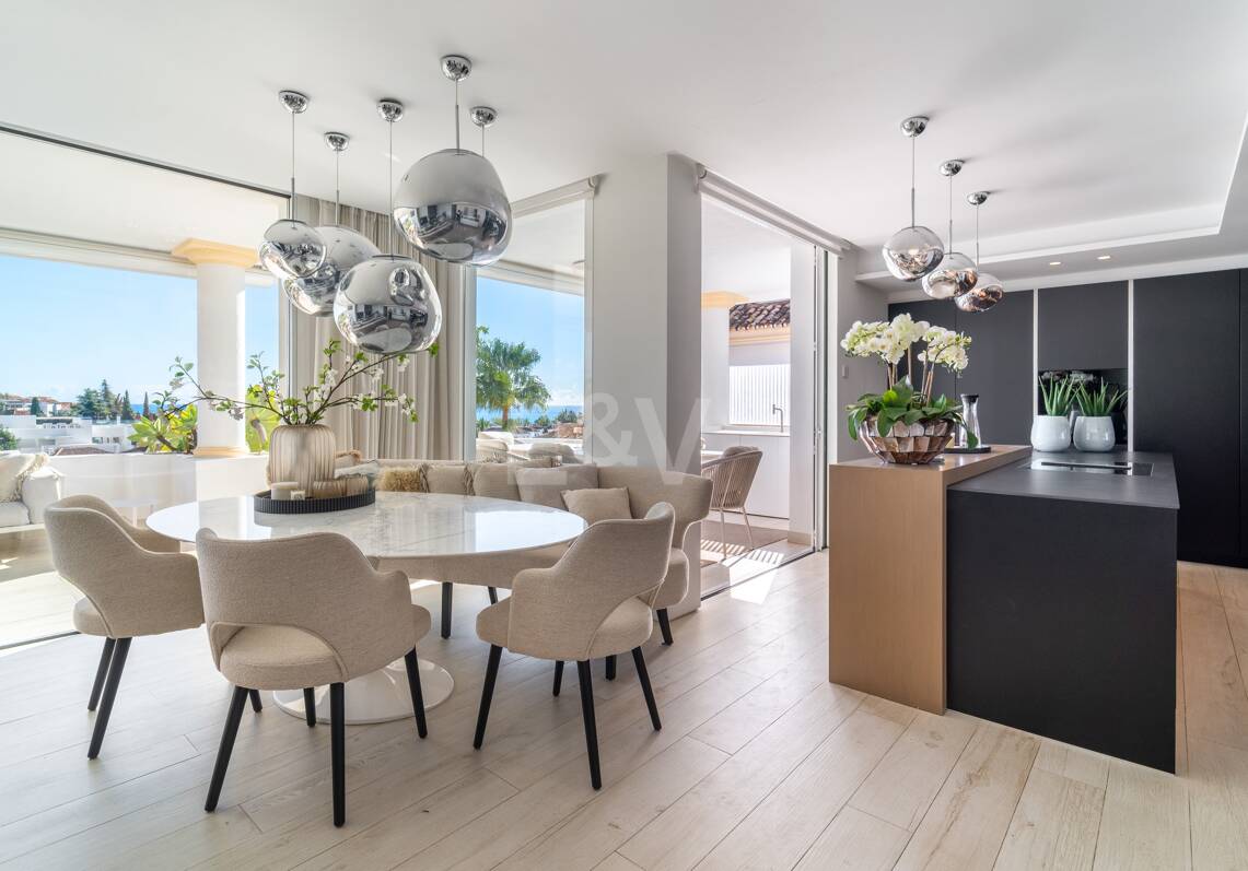 Penthouse Duplex Luxueux avec Mer et Montagne Vues