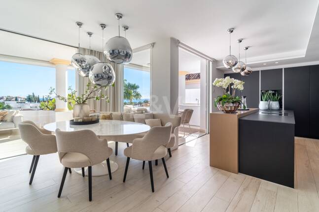 Luxuriöses Duplex-Penthouse mit atemberaubendem Meer- und Bergblick