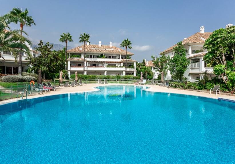 Penthouse Duplex Luxueux avec Mer et Montagne Vues