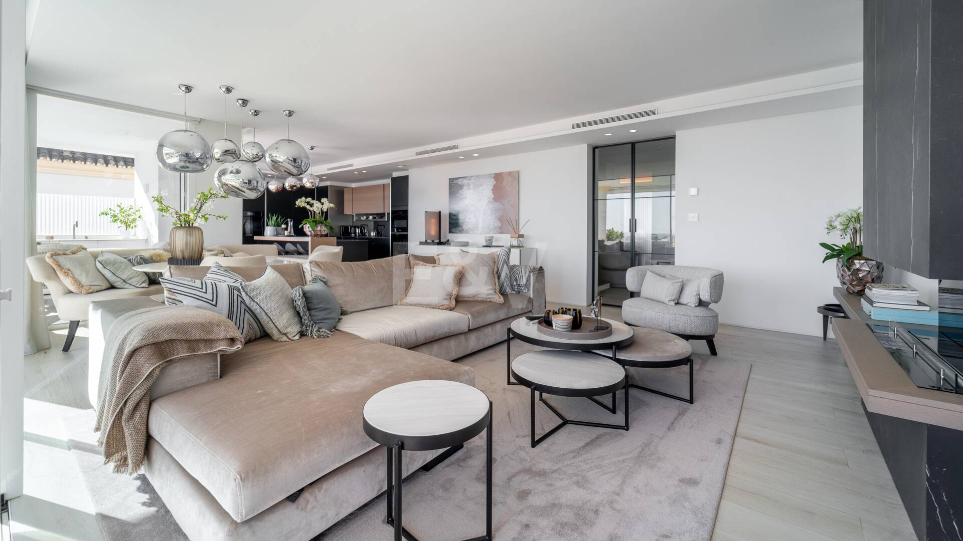 Luxuriöses Duplex-Penthouse mit atemberaubendem Meer- und Bergblick