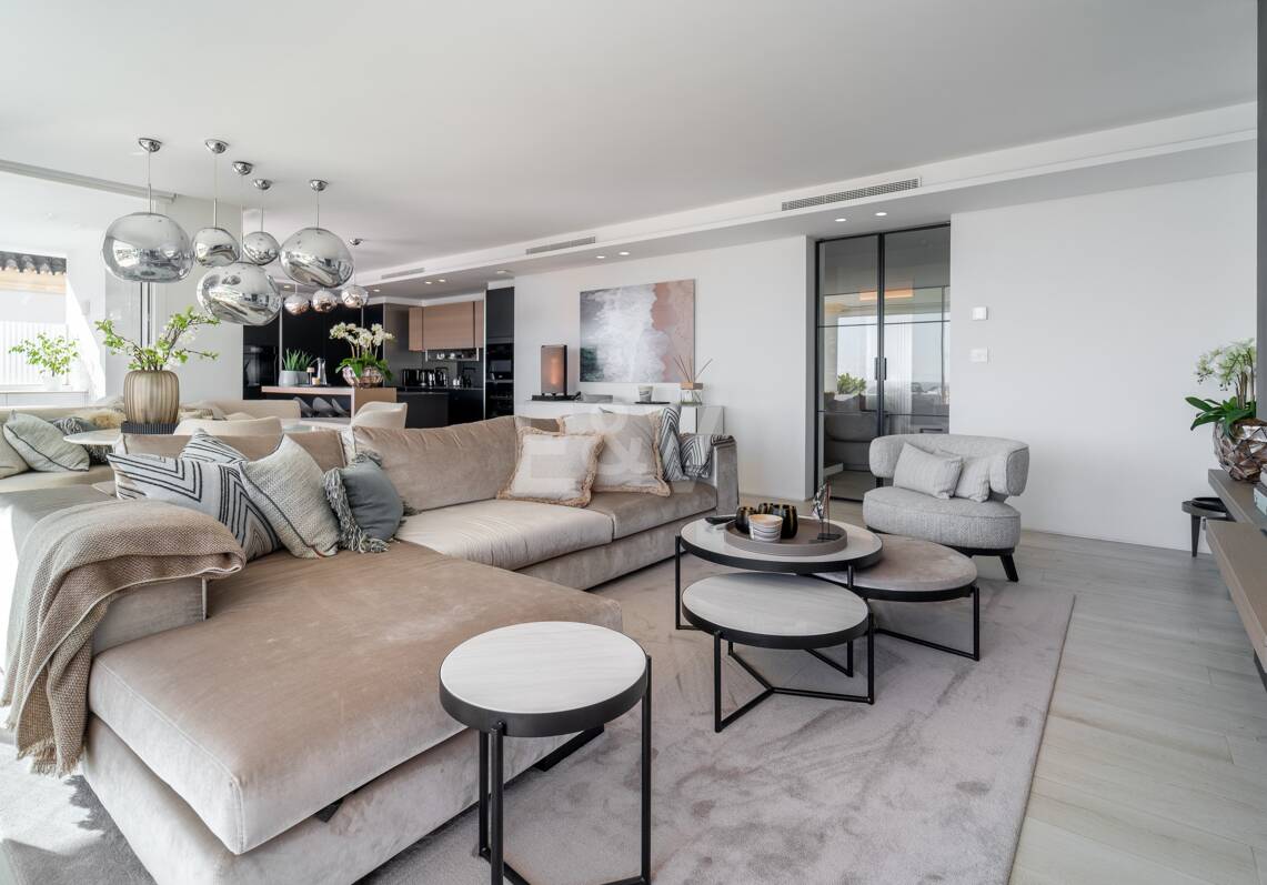 Penthouse Duplex Luxueux avec Mer et Montagne Vues