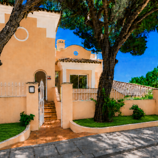 Villa Investment Opportunity with Space & Stunning Sea Views