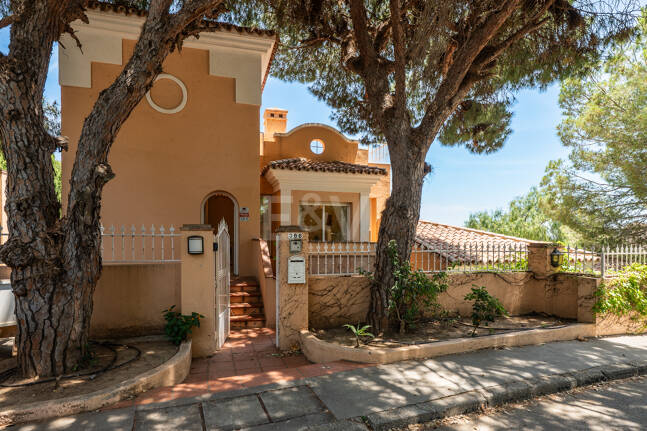 Villa till salu i Elviria, Marbella Öst
