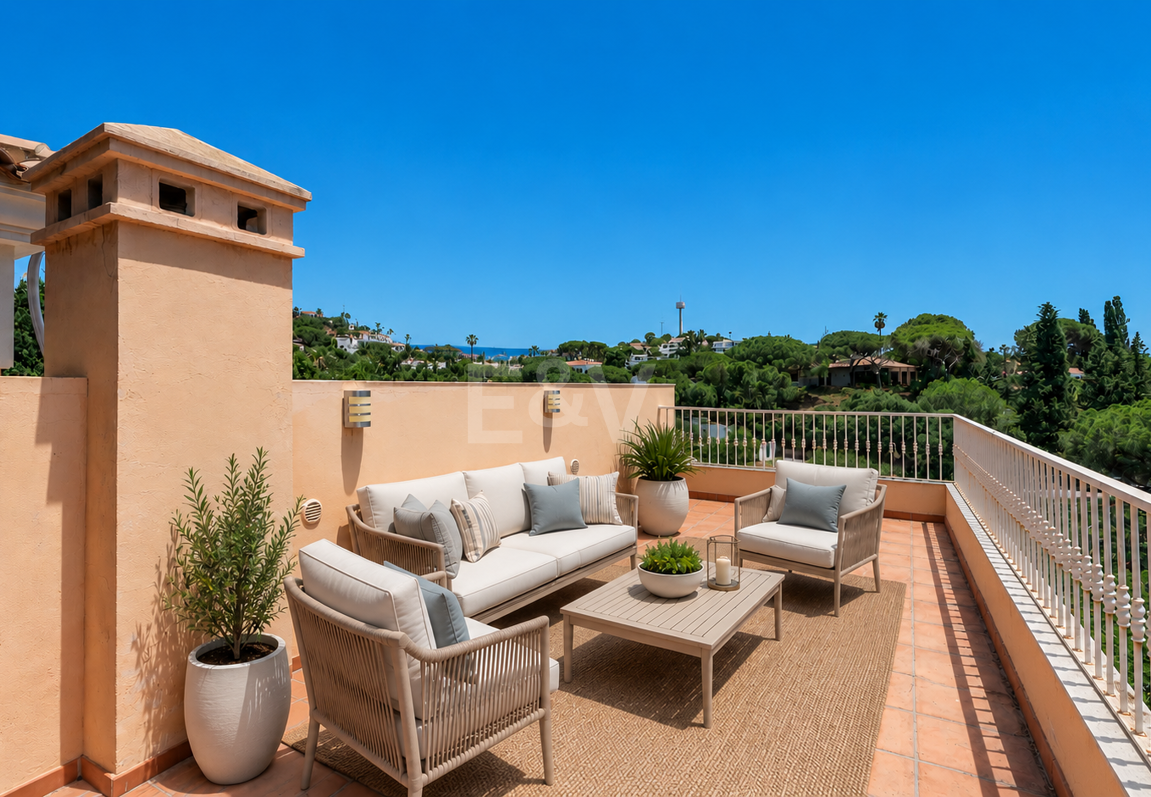 Villa Investment Opportunity with Space & Stunning Sea Views