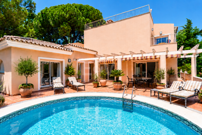 Villa Investment Opportunity with Space & Stunning Sea Views