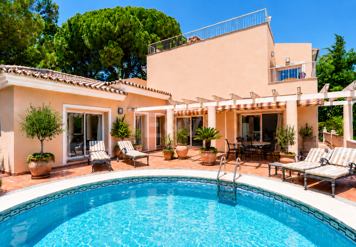 Villa Investment Opportunity with Space & Stunning Sea Views