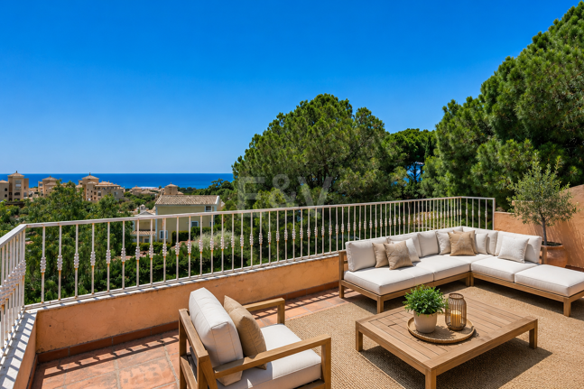 Villa Investment Opportunity with Space & Stunning Sea Views