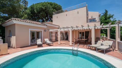 Spacious Villa in Elviria close to Amenities