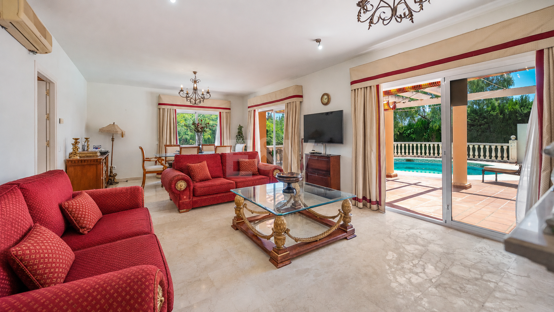 Villa Investment Opportunity with Space & Stunning Sea Views