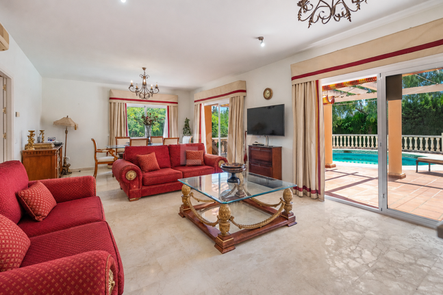 Villa Investment Opportunity with Space & Stunning Sea Views