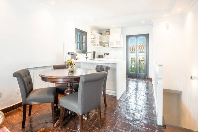 Gemütliches Andalusisches Stadthaus mit Privater Terrasse in Lomas Pueblo