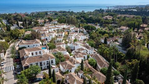 Gemütliches Andalusisches Stadthaus mit Privater Terrasse in Lomas Pueblo