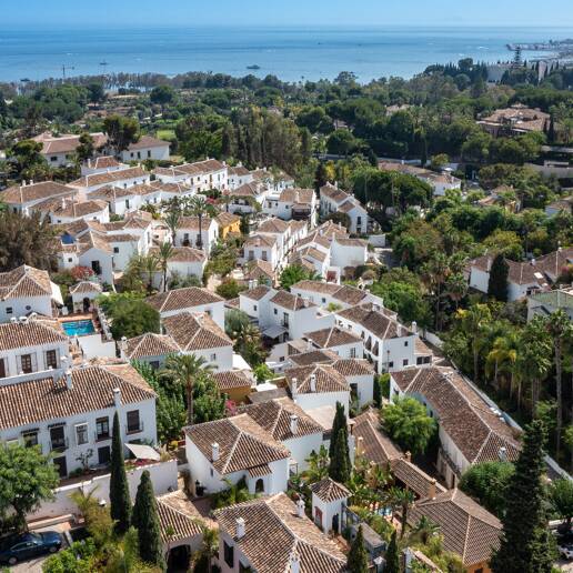 Gemütliches Andalusisches Stadthaus mit Privater Terrasse in Lomas Pueblo