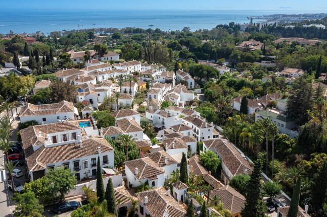 Gemütliches Andalusisches Stadthaus mit Privater Terrasse in Lomas Pueblo