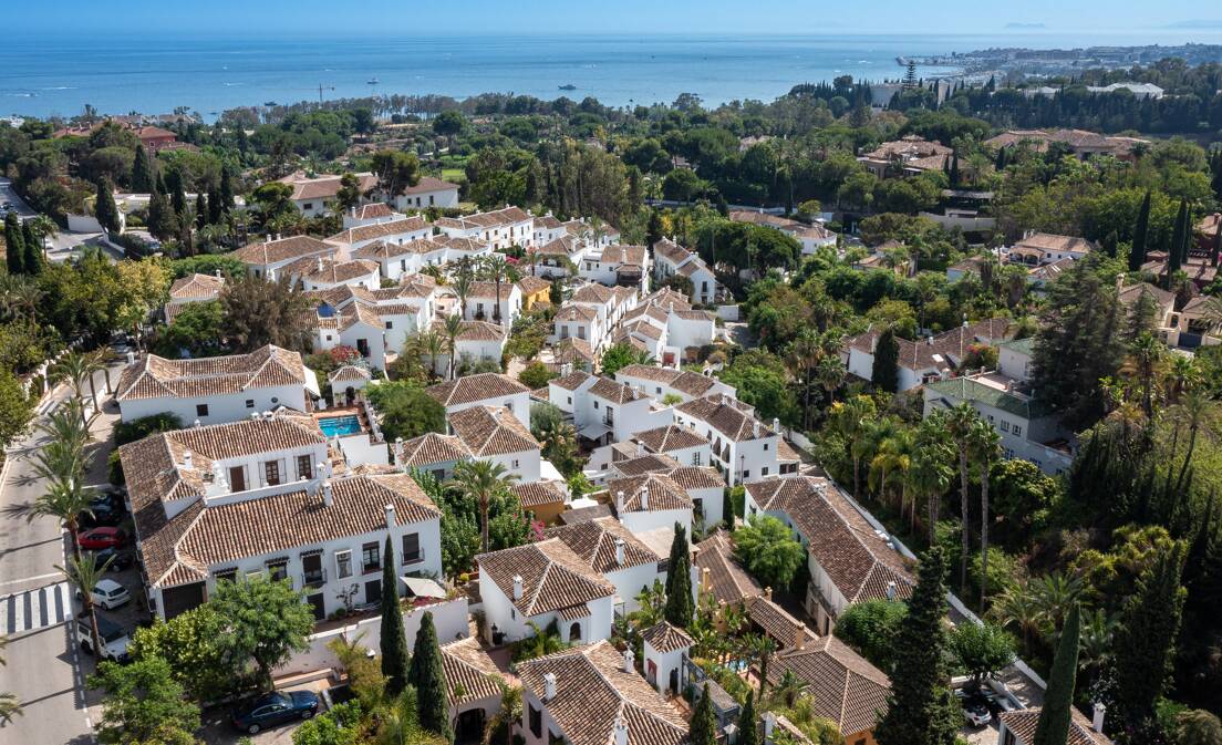 Gemütliches Andalusisches Stadthaus mit Privater Terrasse in Lomas Pueblo