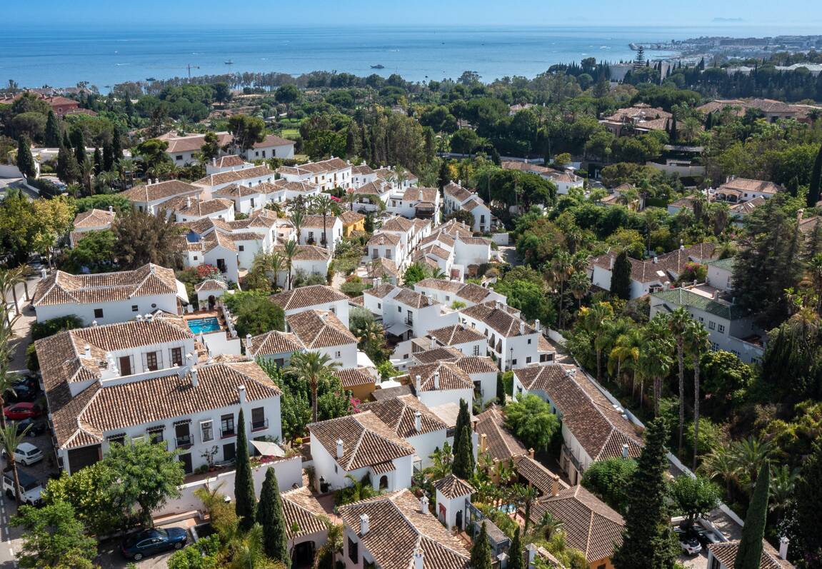 Gemütliches Andalusisches Stadthaus mit Privater Terrasse in Lomas Pueblo