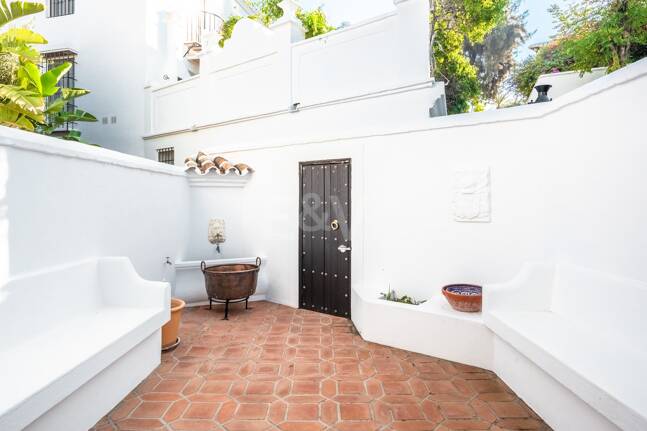Gemütliches Andalusisches Stadthaus mit Privater Terrasse in Lomas Pueblo