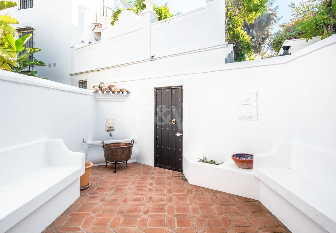 Gemütliches Andalusisches Stadthaus mit Privater Terrasse in Lomas Pueblo