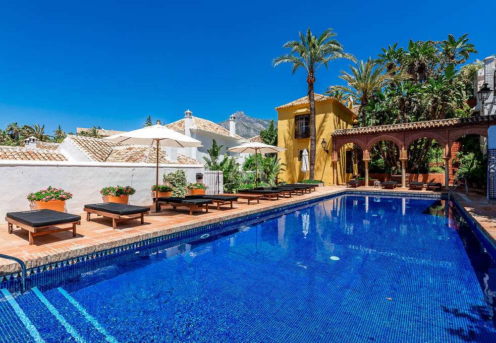 Gemütliches Andalusisches Stadthaus mit Privater Terrasse in Lomas Pueblo