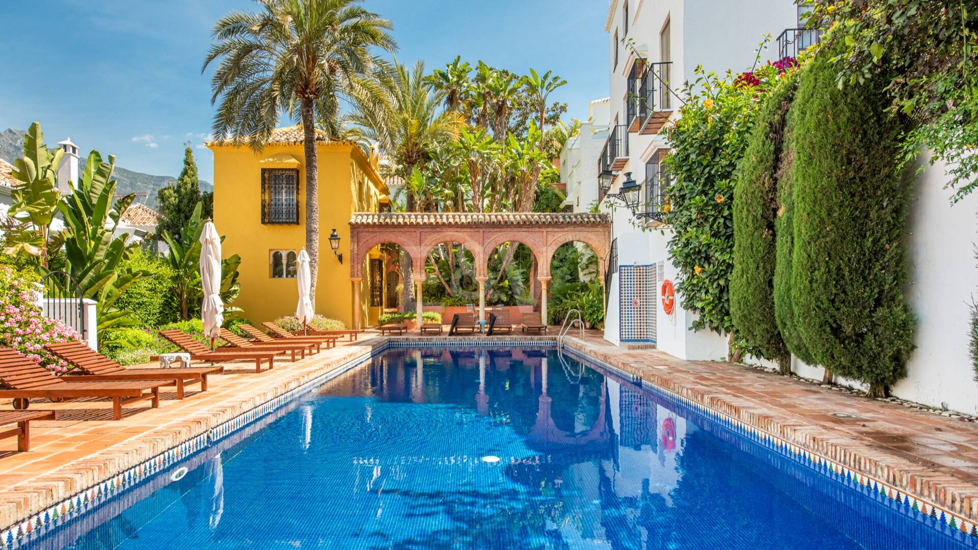 Gemütliches Andalusisches Stadthaus mit Privater Terrasse in Lomas Pueblo