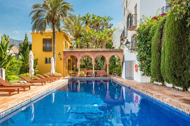 Gemütliches Andalusisches Stadthaus mit Privater Terrasse in Lomas Pueblo