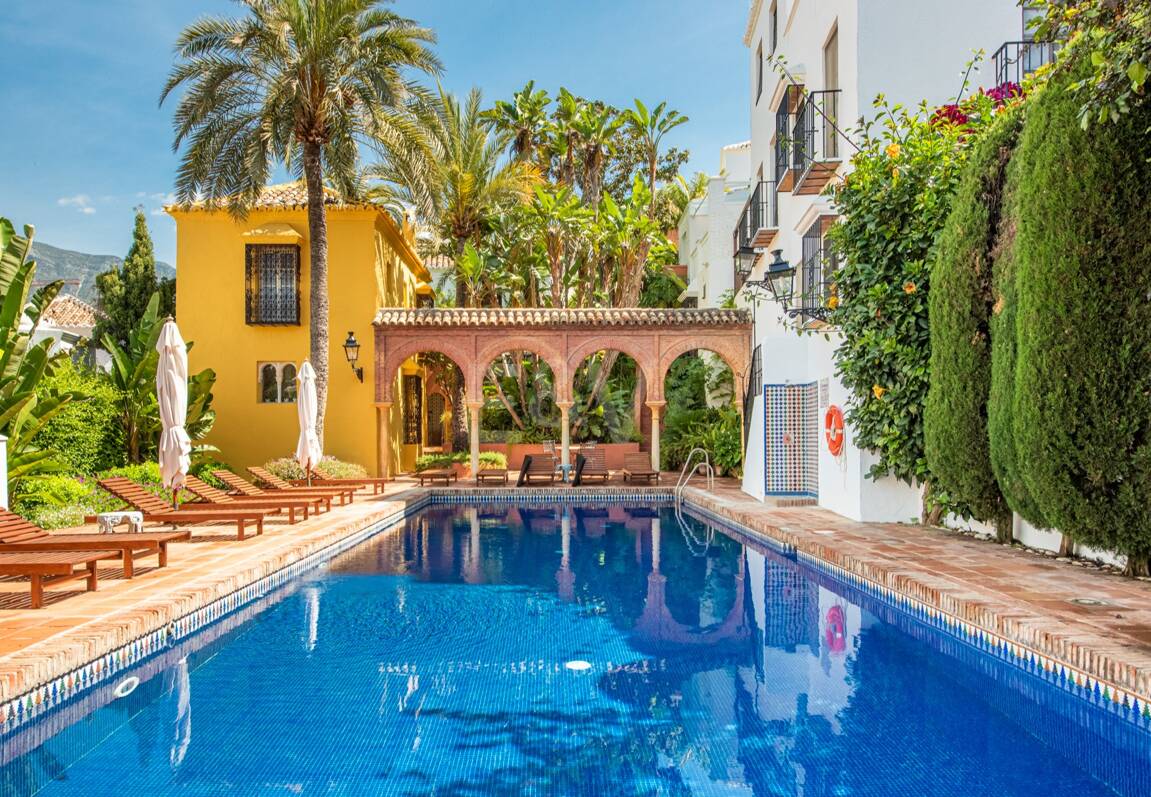 Gemütliches Andalusisches Stadthaus mit Privater Terrasse in Lomas Pueblo