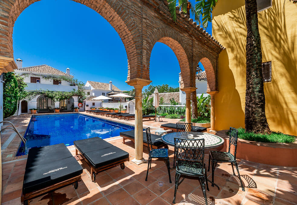 Gemütliches Andalusisches Stadthaus mit Privater Terrasse in Lomas Pueblo