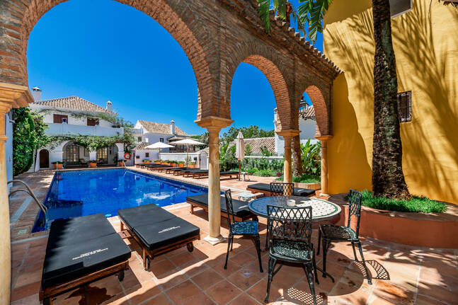 Gemütliches Andalusisches Stadthaus mit Privater Terrasse in Lomas Pueblo