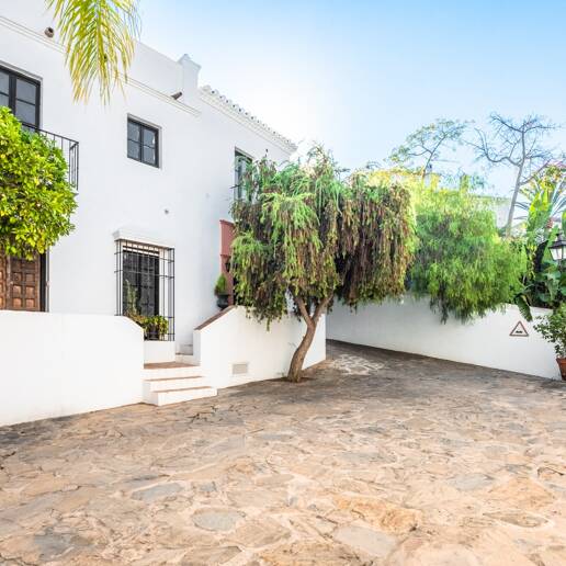 Gemütliches Andalusisches Stadthaus mit Privater Terrasse in Lomas Pueblo