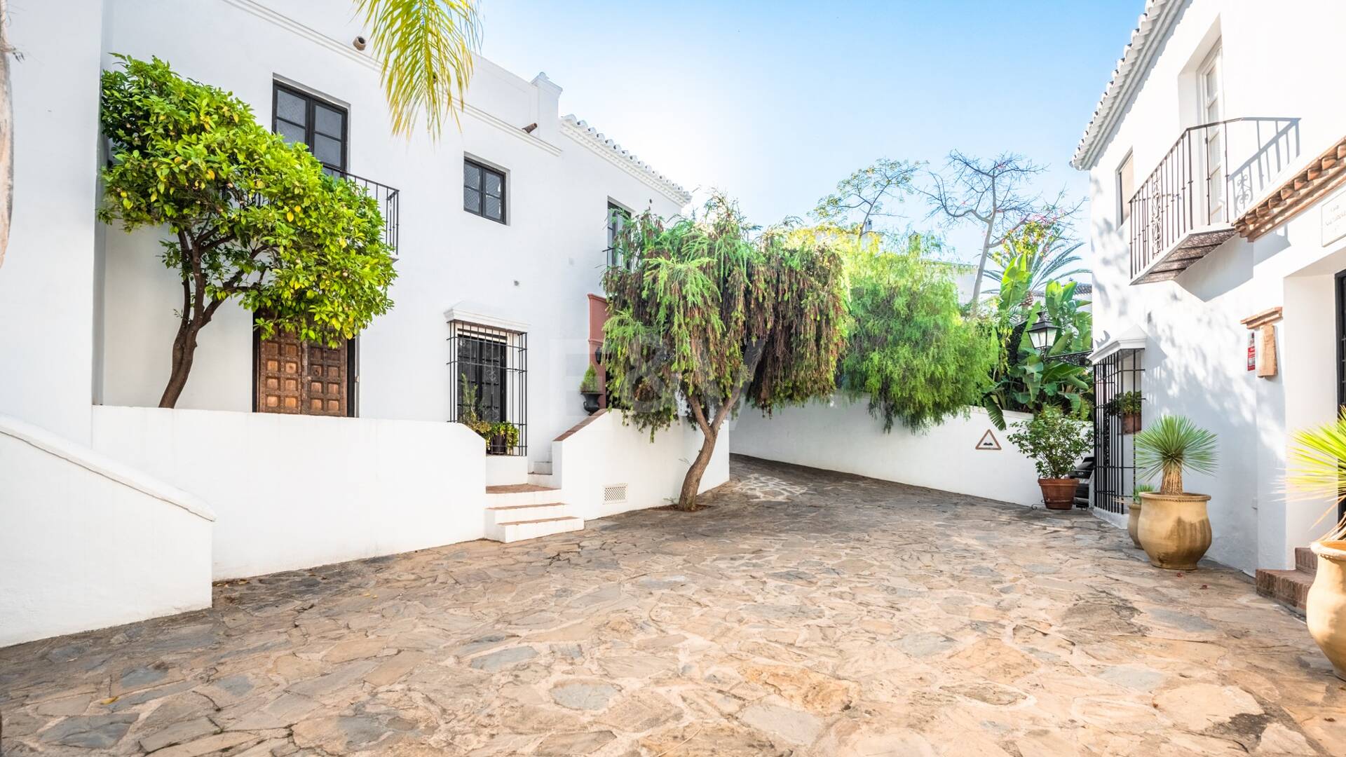 Gemütliches Andalusisches Stadthaus mit Privater Terrasse in Lomas Pueblo