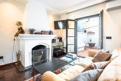 Gemütliches Andalusisches Stadthaus mit Privater Terrasse in Lomas Pueblo