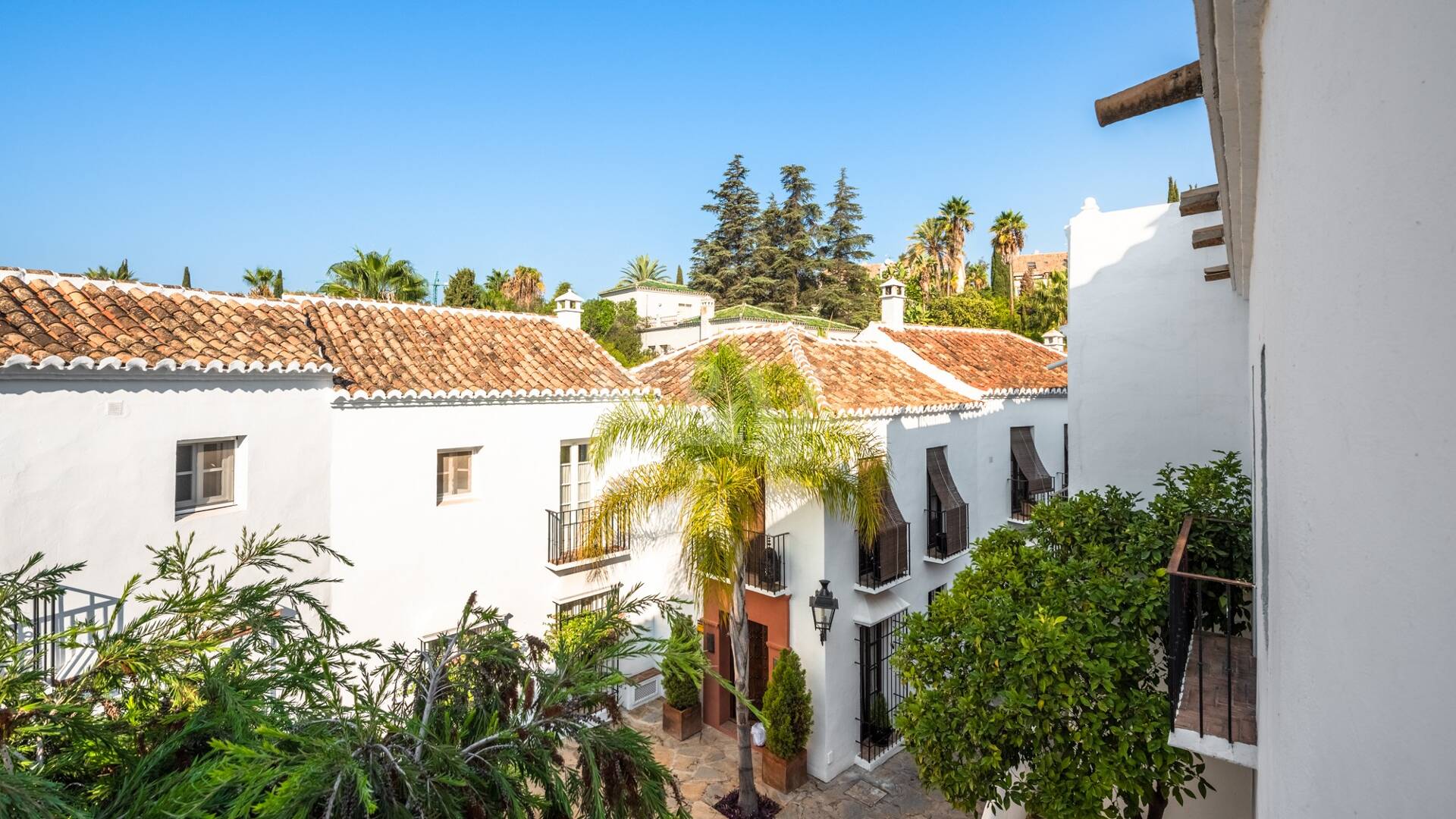 Gemütliches Andalusisches Stadthaus mit Privater Terrasse in Lomas Pueblo