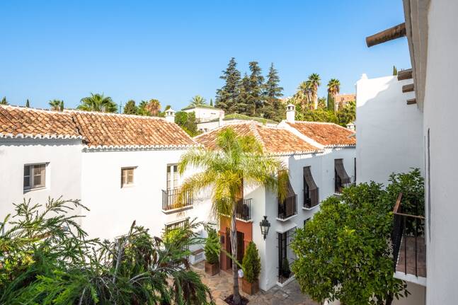 Gemütliches Andalusisches Stadthaus mit Privater Terrasse in Lomas Pueblo