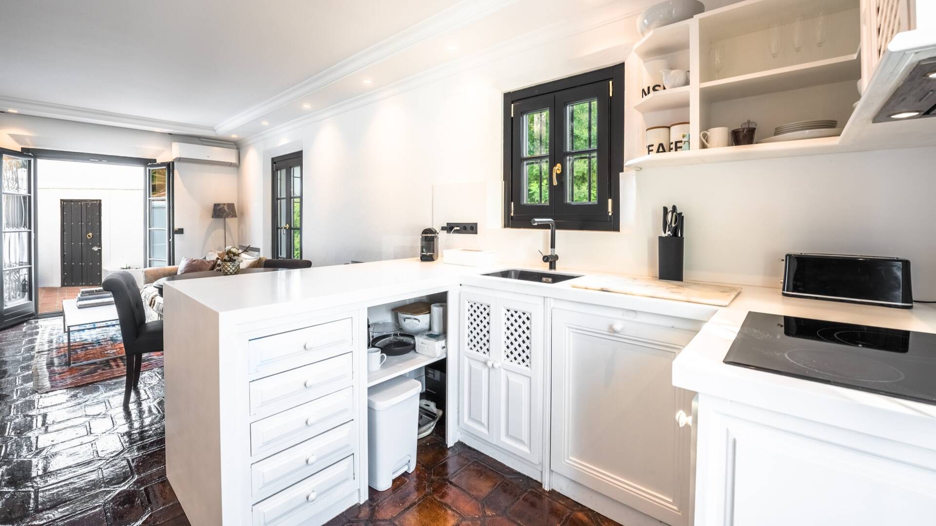 Gemütliches Andalusisches Stadthaus mit Privater Terrasse in Lomas Pueblo