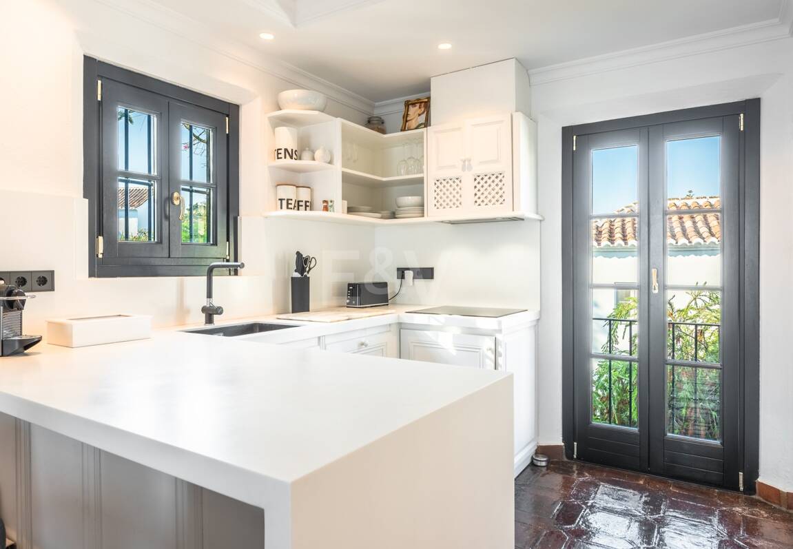 Gemütliches Andalusisches Stadthaus mit Privater Terrasse in Lomas Pueblo