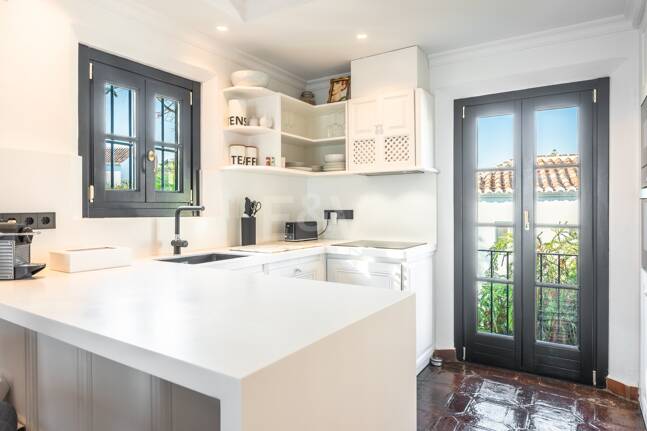 Gemütliches Andalusisches Stadthaus mit Privater Terrasse in Lomas Pueblo