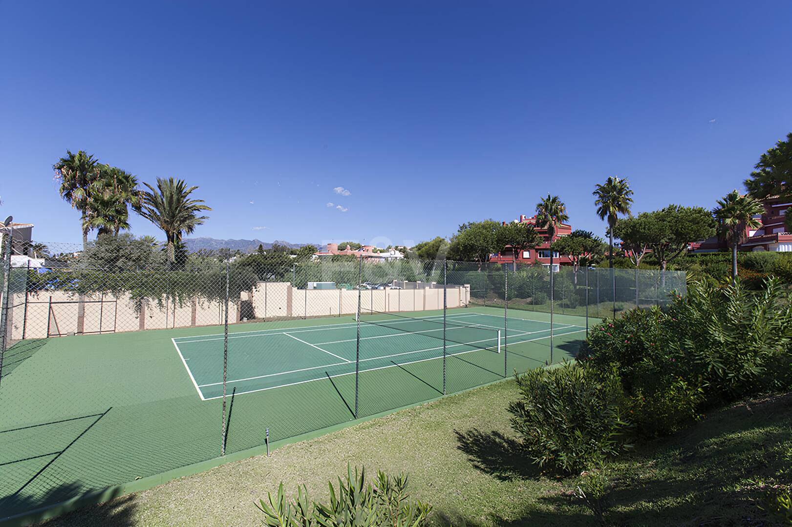 Modernisierte Wohnung in einer geschlossenen Wohnanlage in erster Reihe