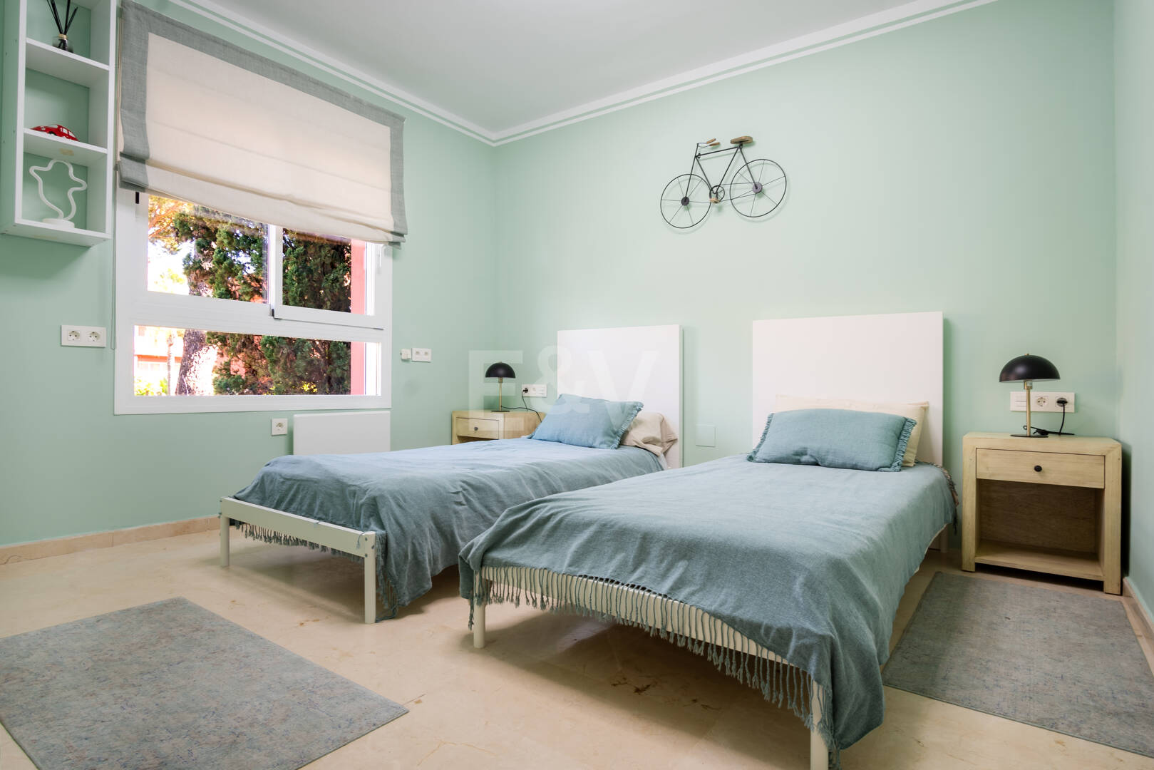 Modernisierte Wohnung in einer geschlossenen Wohnanlage in erster Reihe