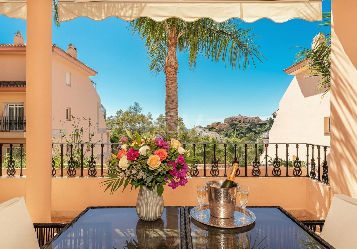 Helles und großzügiges Apartment in einer exklusiven geschlossenen Wohnanlage in Nueva Andalucía