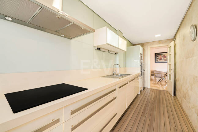 Jasny i przestronny apartament w ekskluzywnej społeczności