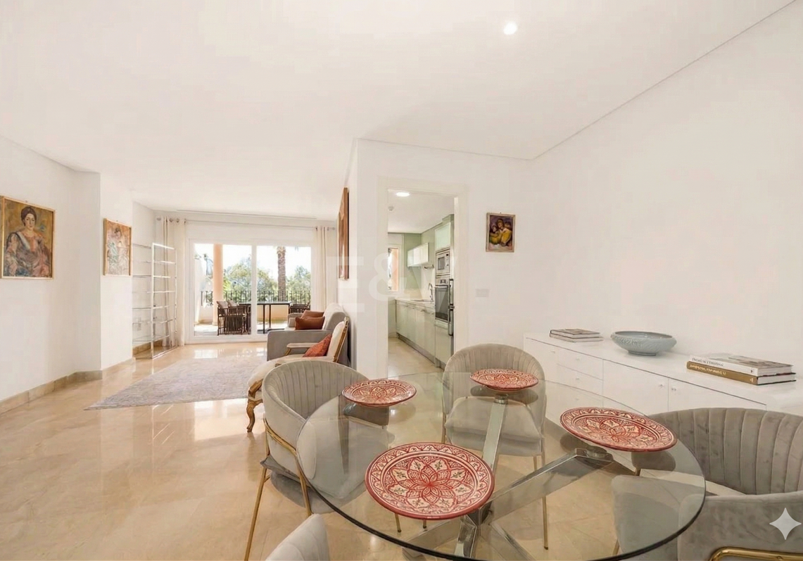 Helles und großzügiges Apartment in einer exklusiven geschlossenen Wohnanlage in Nueva Andalucía